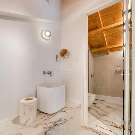Nalia Apartment